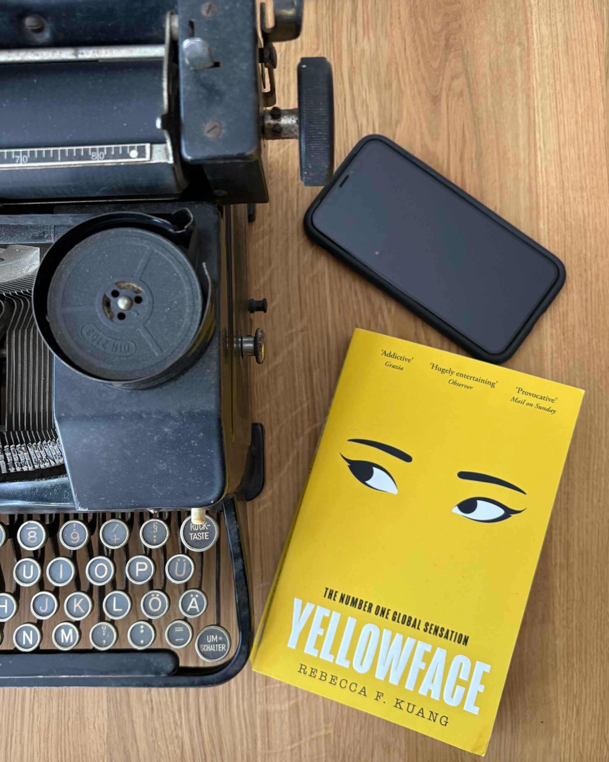 „Yellowface“: A Highly Entertaining, Yet Thought-Provoking Ride Through the American Publishing World